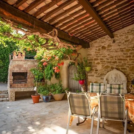 In Southern France La Bastide Dom wakacyjny
